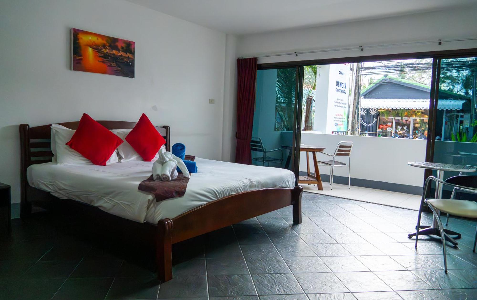 Deng'S Kamala Beach Guesthouse Exterior photo