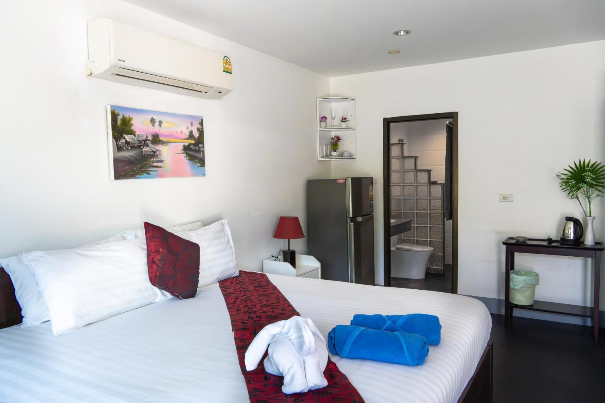 Deng'S Kamala Beach Guesthouse Exterior photo