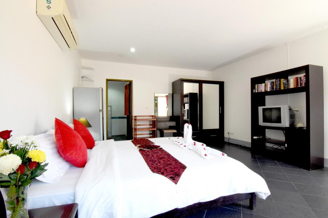 Deng'S Kamala Beach Guesthouse Exterior photo